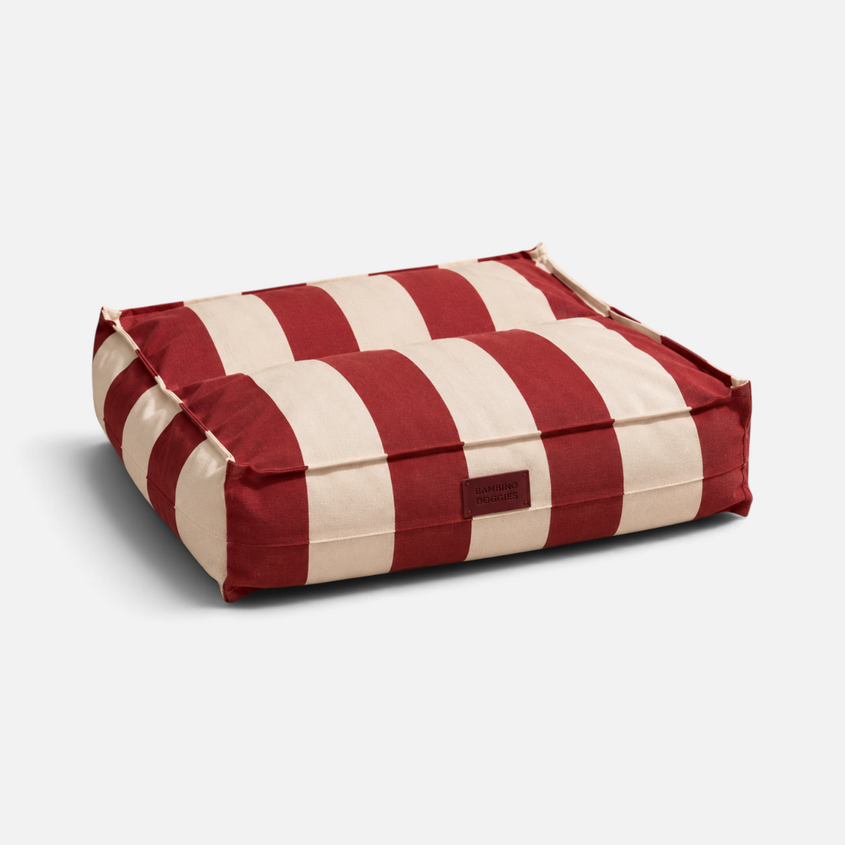 Cama para perros BIMBAS BRAND modelo Santa Rita con rayas rojas y blancas, impermeable y desenfundable.