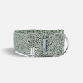 Collar Martingale BIMBAS BRAND color oliva con estampado floral, refuerzo de nylon y anillas metálicas resistentes.
