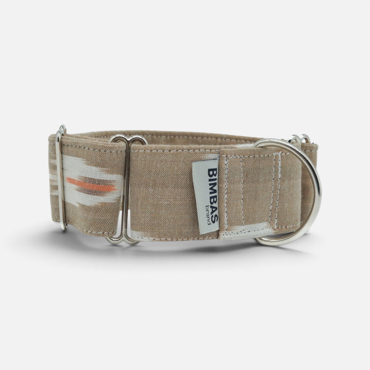 Collar martingale BIMBAS BRAND de color beige con estampado étnico, refuerzo de nylon y anillas metálicas soldadas.