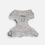 Arnés para perro BIMBAS BRAND con estampado floral roser, interior de borreguito suave y cierres metálicos ajustables