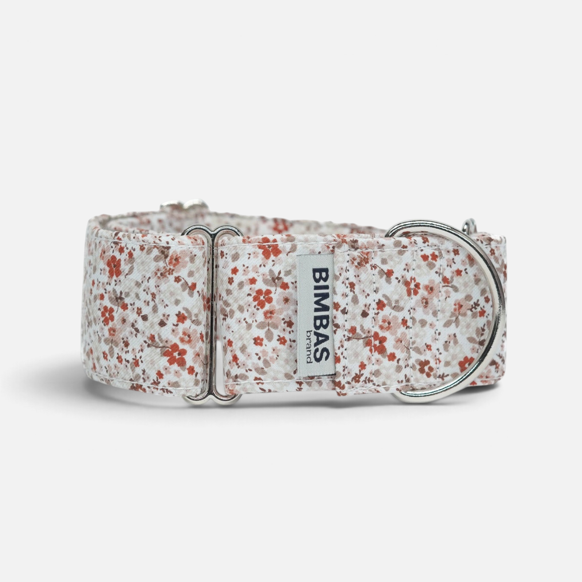Collar martingale BIMBAS BRAND con estampado floral en tonos tierra, anillas de metal resistentes y refuerzo de nylon.
