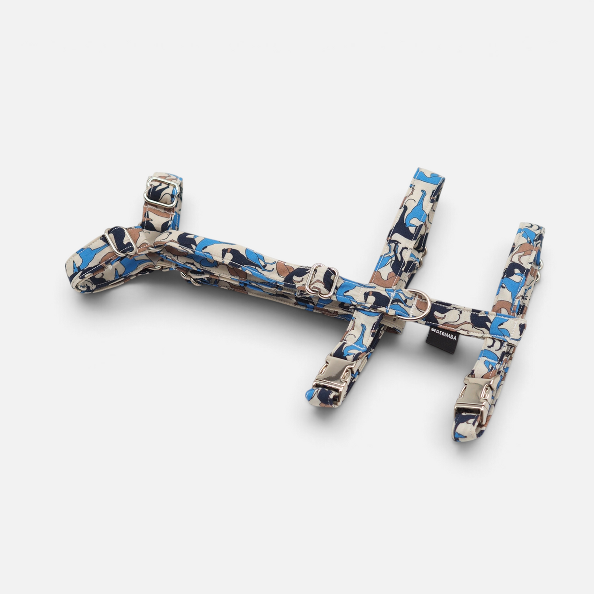 Arnés triple ajustable BIMBAS BRAND para galgos con estampado de camuflaje azul, cierres metálicos y refuerzo de nylon