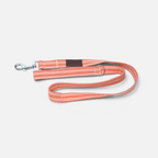 Correa BIMBAS BRAND de color coral con rayas horizontales, fabricada en nylon resistente con mosquetón metálico