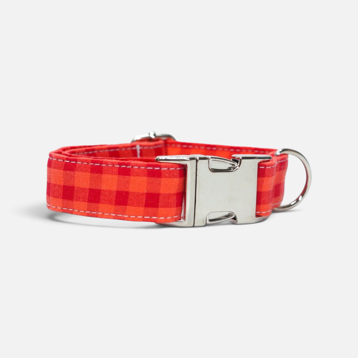 Collar para perros BIMBAS BRAND ajustable en tela de algodón roja con estampado de cuadros y cierre metálico